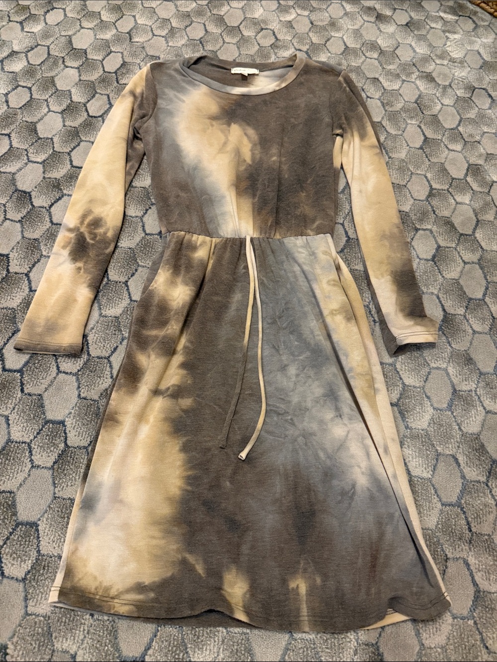 Tie-Dye Long Sleeve Midi Dress with Drawstring Waist in Taupe Gray